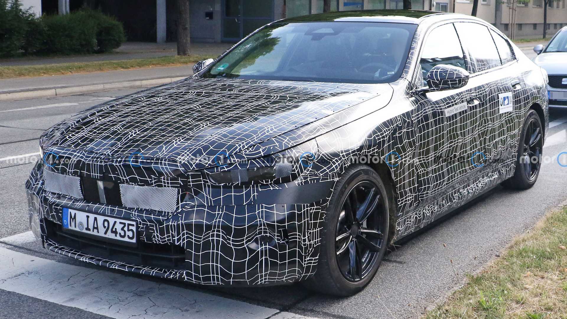 Новый BMW 5 серии (2023): Элегантный, мощный, но без V8
